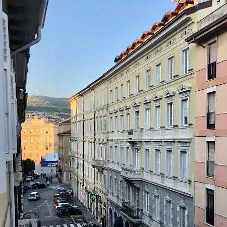 Appartamento Triestevillas Next To The Main Square, One Block To The Sea, Cool Design Trieste