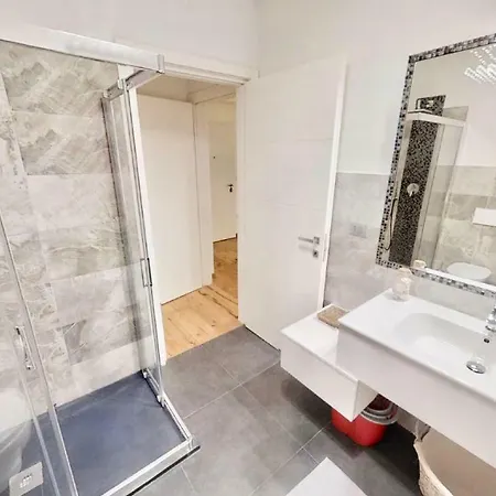 Triestevillas Next To The Main Square, One Block To The Sea, Cool Design Appartement Triëst